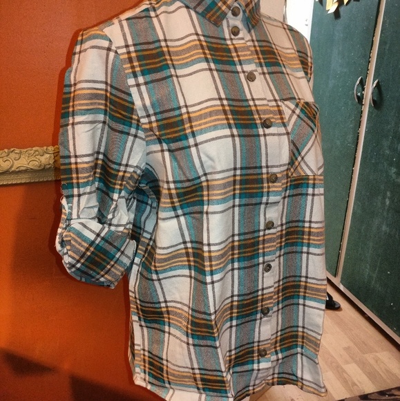 !📦🤯🌻🌹🌳 plaid button down - Picture 2 of 5